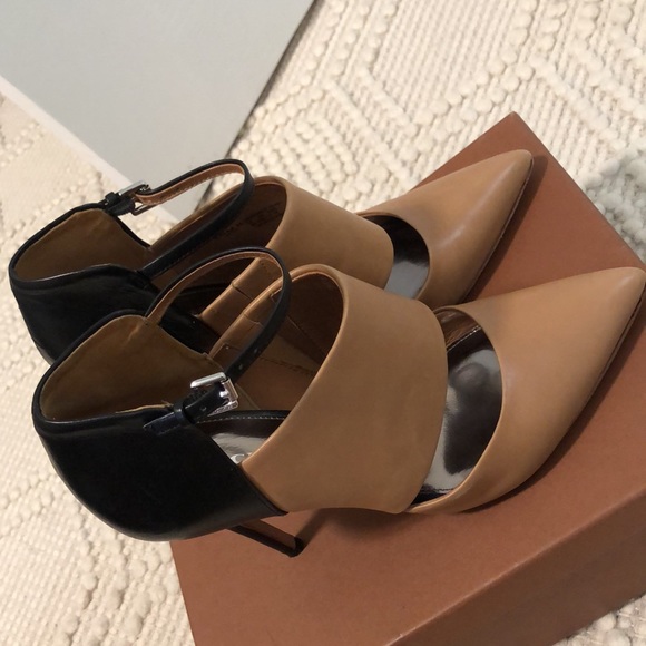 Coach “Heart” leather heels size 8 natural/black - Picture 5 of 15